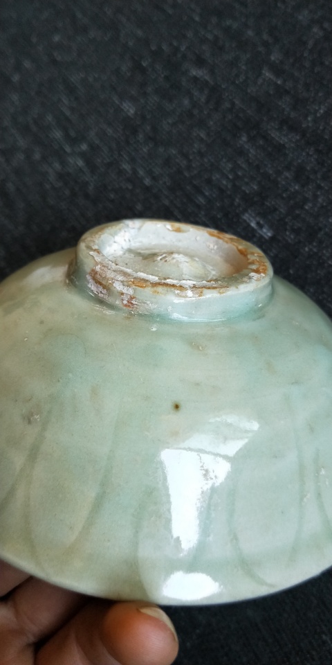 古玩陶瓷龍泉窯青釉刻花蓮瓣紋碗拍賣，當(dāng)前價格1999元