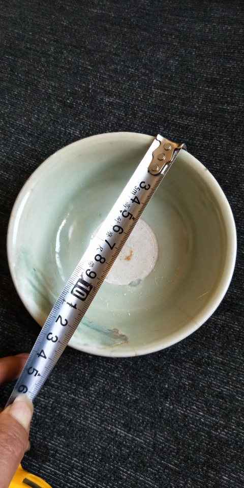 古玩陶瓷龍泉窯青釉刻花蓮瓣紋碗拍賣，當(dāng)前價格1999元