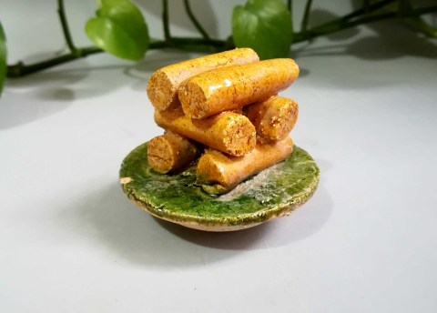 古玩陶瓷明代三彩精美糕點供盤拍賣，當前價格150元