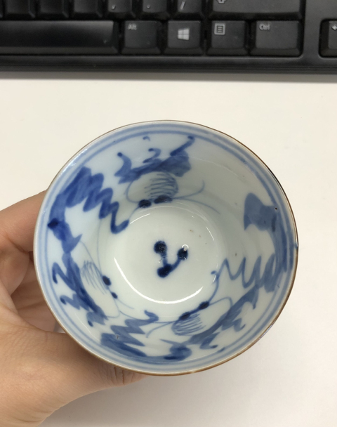 古玩陶瓷晚清民國外紫金釉內青花魚藻紋杯拍賣,當前價格999元