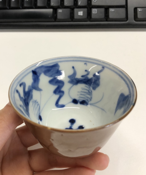 古玩陶瓷晚清民國外紫金釉內青花魚藻紋杯拍賣,當前價格999元