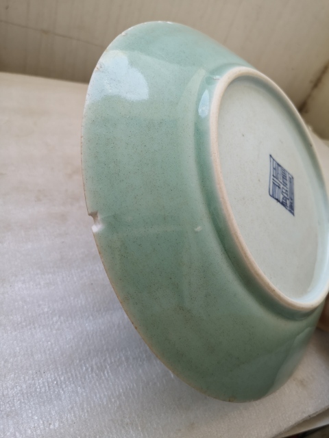 古玩陶瓷嘉慶本年豆青釉大盤拍賣,當前價格680元