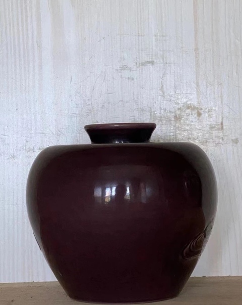 古玩陶瓷茄皮紫刻蓮花紋蘋果尊拍賣,當前價格3000元