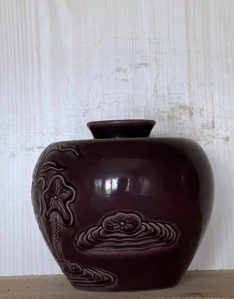 古玩陶瓷茄皮紫刻蓮花紋蘋果尊拍賣,當前價格3000元