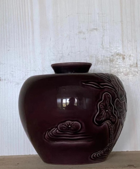 古玩陶瓷茄皮紫刻蓮花紋蘋果尊拍賣,當前價格3000元
