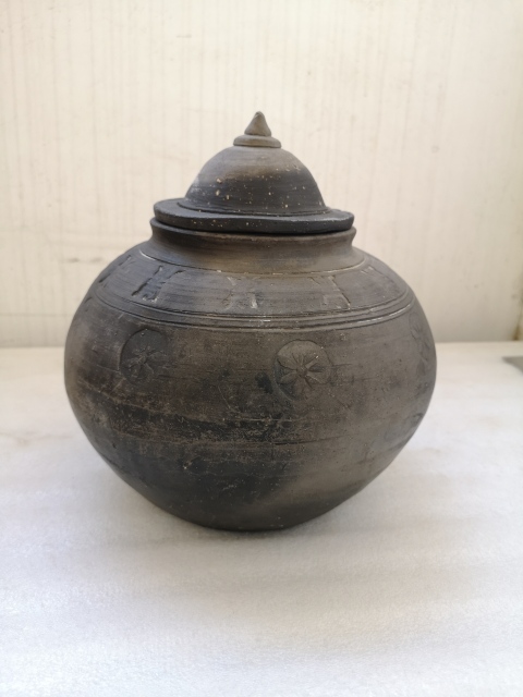 古玩陶瓷灰陶印壽字錢幣紋罐拍賣，當(dāng)前價格850元