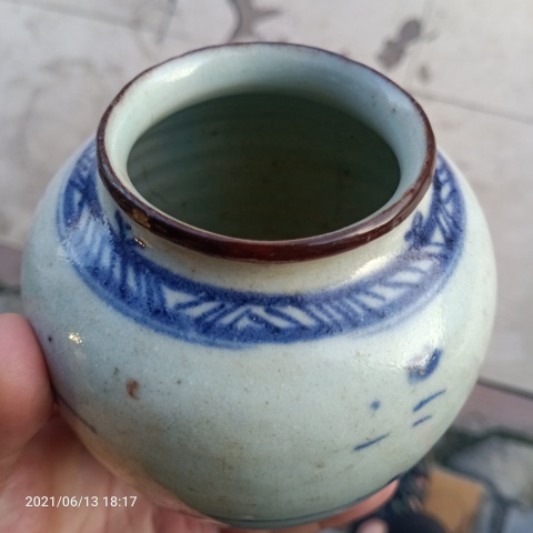 古玩陶瓷清中期傳世之寶青花山水人頭罐拍賣,當前價格388元