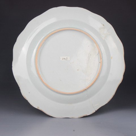 古玩陶瓷【*2217】清乾隆 粉彩洋人遛鳥花口盤拍賣,當前價格2500元