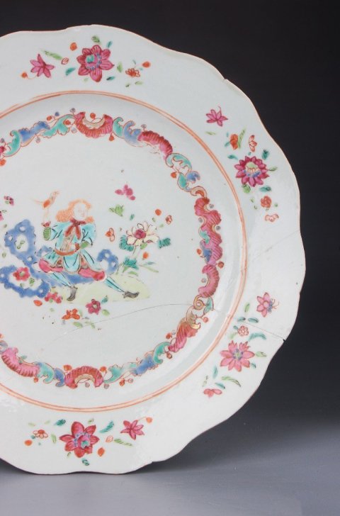 古玩陶瓷【*2217】清乾隆 粉彩洋人遛鳥花口盤拍賣,當前價格2500元