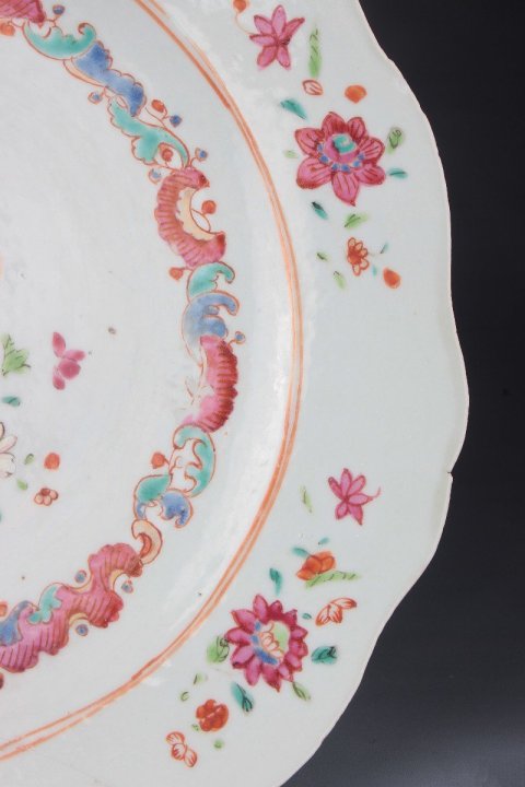 古玩陶瓷【*2217】清乾隆 粉彩洋人遛鳥花口盤拍賣,當前價格2500元