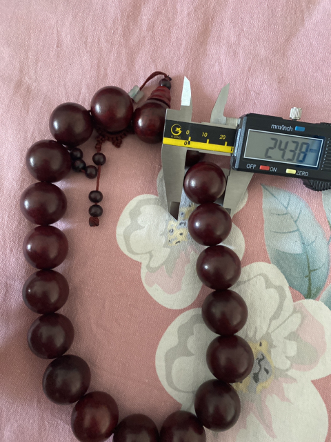 古玩雜項(xiàng)手串大手持拍賣，當(dāng)前價(jià)格280元