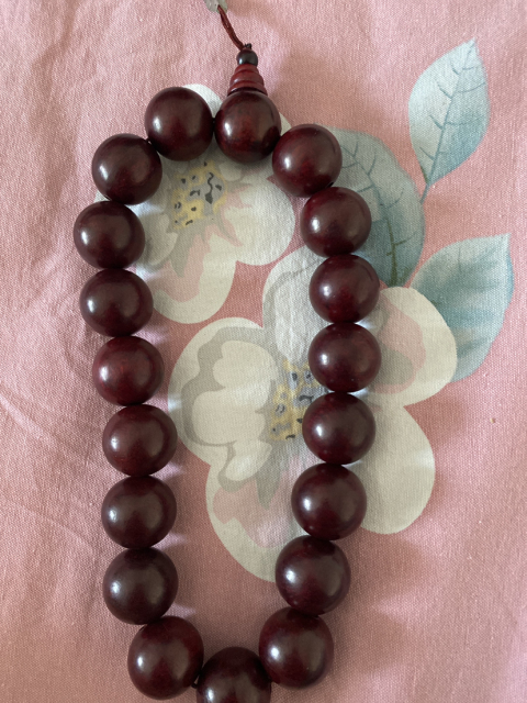 古玩雜項(xiàng)手串大手持拍賣，當(dāng)前價(jià)格280元