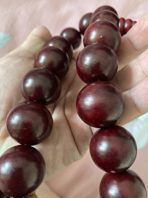 古玩雜項(xiàng)手串大手持拍賣，當(dāng)前價(jià)格280元