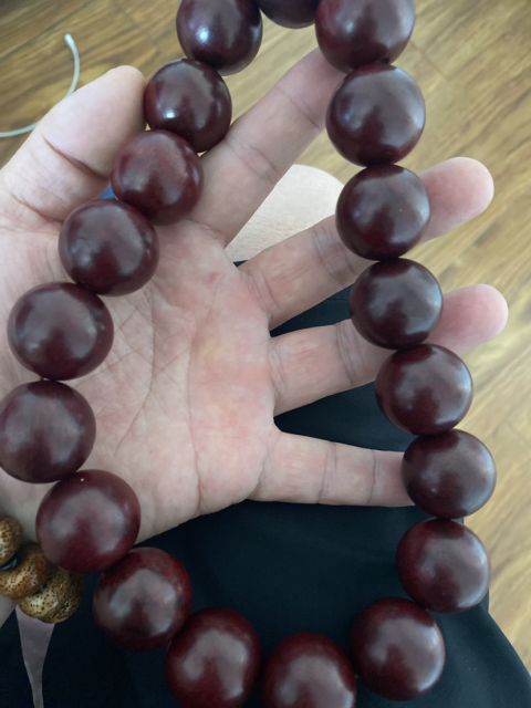 古玩雜項(xiàng)手串大手持拍賣，當(dāng)前價(jià)格280元