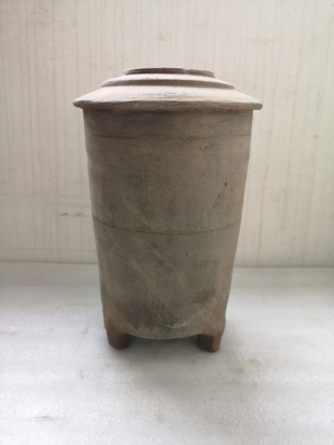 古玩陶瓷灰陶三足谷倉拍賣,當前價格1200元