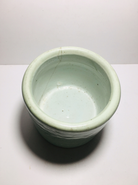 古玩陶瓷清中期豆青釉刻花花卉筒式香爐拍賣，當前價格398元