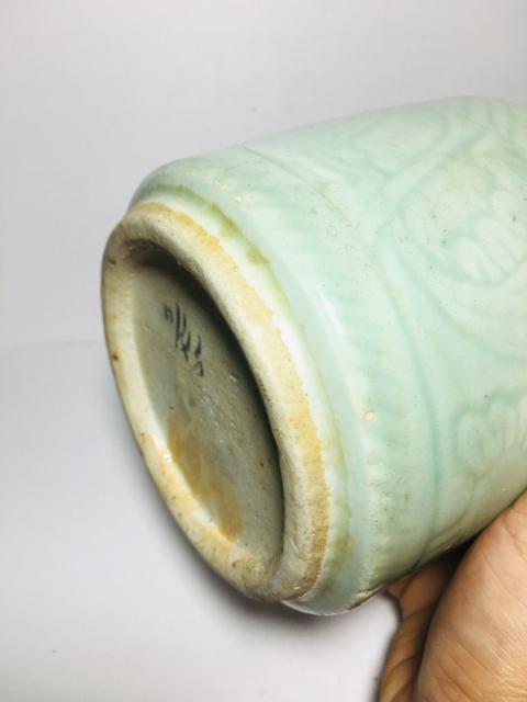 古玩陶瓷清中期豆青釉刻花花卉筒式香爐拍賣，當前價格398元