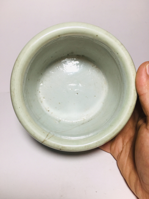 古玩陶瓷清中期豆青釉刻花花卉筒式香爐拍賣，當前價格398元