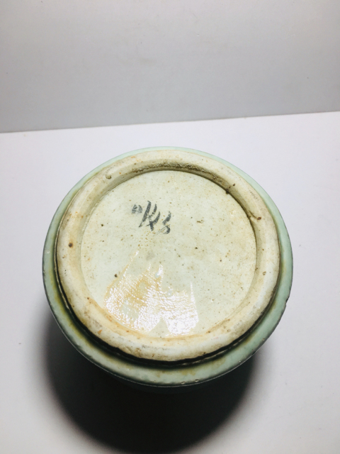 古玩陶瓷清中期豆青釉刻花花卉筒式香爐拍賣，當前價格398元