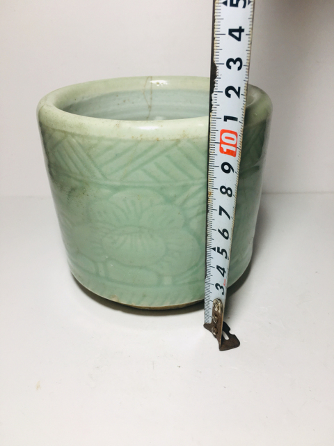 古玩陶瓷清中期豆青釉刻花花卉筒式香爐拍賣，當前價格398元
