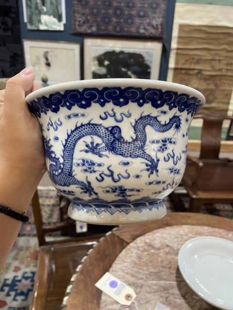 古玩陶瓷晚清民國·青花雙龍戲珠紋花盆連托(道光官窯款)拍賣,當前價格22000元