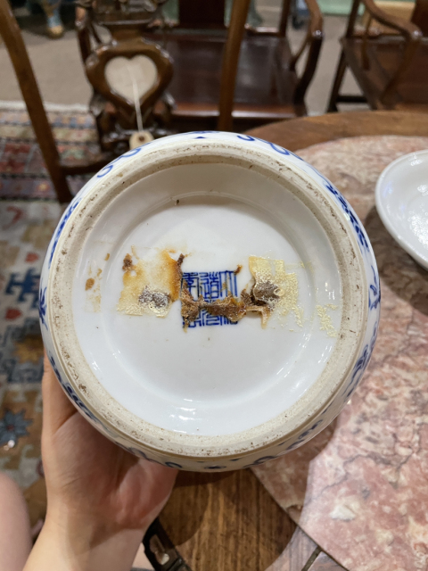 古玩陶瓷晚清民國·青花雙龍戲珠紋花盆連托(道光官窯款)拍賣,當前價格22000元
