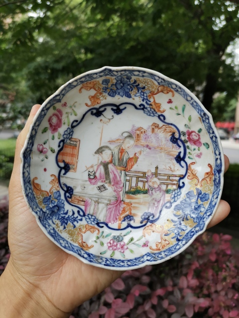 古玩陶瓷【4032】清乾隆 青花加彩庭院嬰戲紋花口盤拍賣,當前價格3180元
