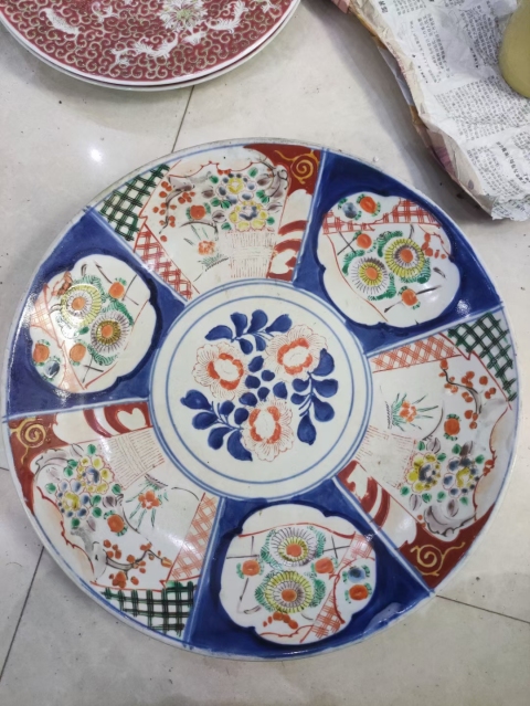 古玩陶瓷青花加彩花卉紋超大盤拍賣,當前價格1280元