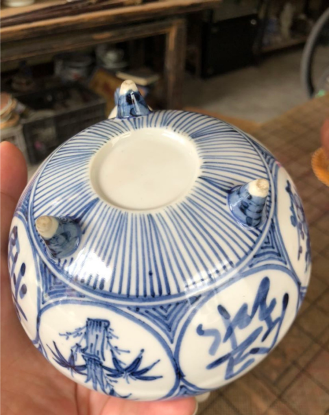 古玩陶瓷青花吉語(yǔ)四季花卉紋三足提梁壺（日本）拍賣，當(dāng)前價(jià)格600元