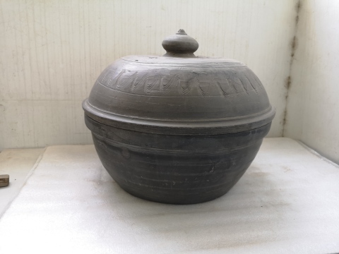 古玩陶瓷灰陶刻劃水波紋蓋盆拍賣，當前價格1100元