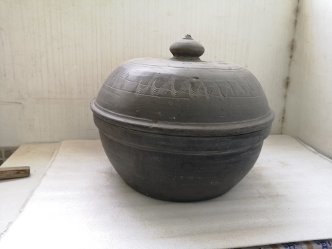 古玩陶瓷灰陶刻劃水波紋蓋盆拍賣，當前價格1100元