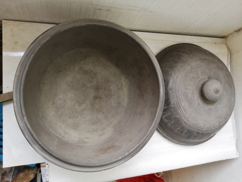 古玩陶瓷灰陶刻劃水波紋蓋盆拍賣，當前價格1100元