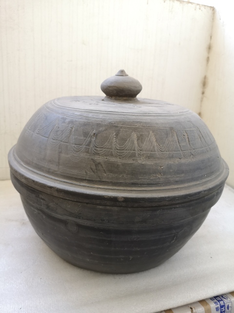 古玩陶瓷灰陶刻劃水波紋蓋盆拍賣，當前價格1100元