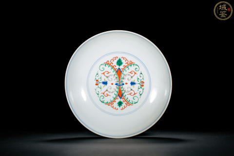 古玩陶瓷五彩忍冬紋盤拍賣,當前價格180000元