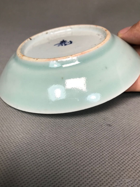 古玩陶瓷【清代】吉語紋款豆青釉青花盤拍賣，當前價格666元