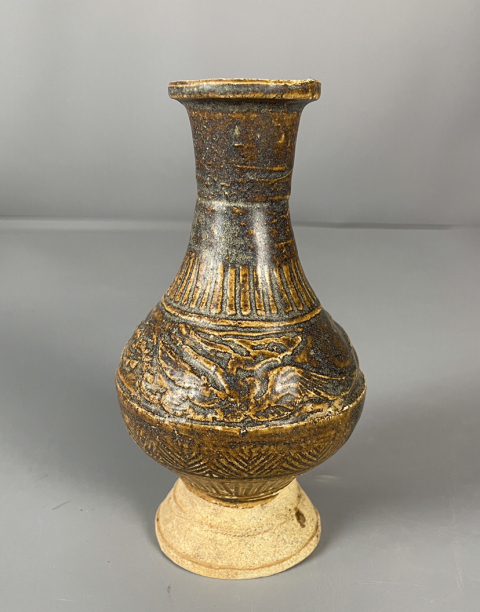 古玩陶瓷宋代·醬釉模印鳳紋瓶真品鑒賞圖