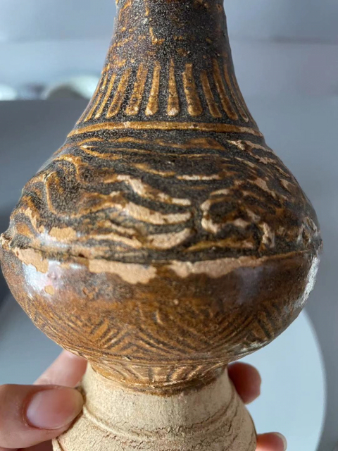古玩陶瓷宋代·醬釉模印鳳紋瓶真品鑒賞圖