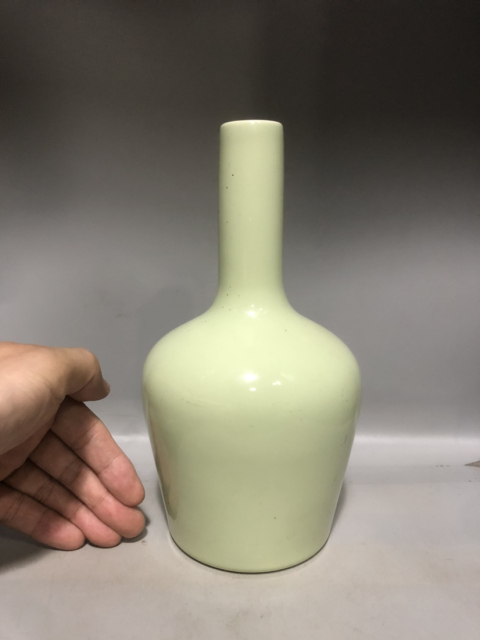 古玩陶瓷豆青釉搖鈴尊拍賣,當前價格868元