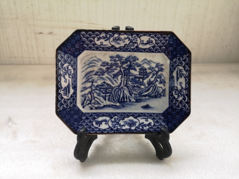 古玩陶瓷山水紋青花八角盤拍賣,當前價格260元
