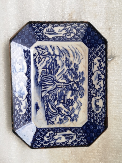 古玩陶瓷山水紋青花八角盤拍賣,當前價格260元