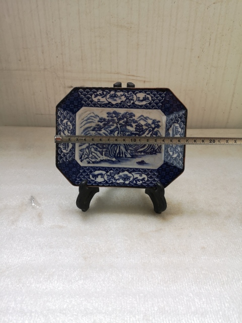 古玩陶瓷山水紋青花八角盤拍賣,當前價格260元
