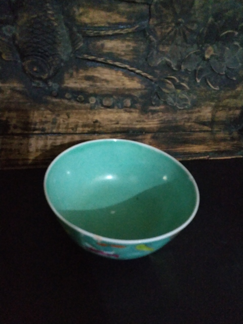 古玩陶瓷《已保真》民國松石綠釉花蝶紋粉彩碗拍賣，當前價格999元