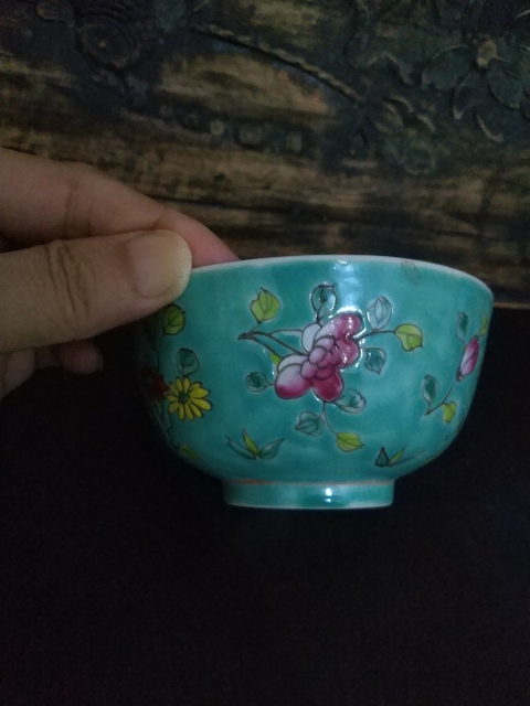 古玩陶瓷《已保真》民國松石綠釉花蝶紋粉彩碗拍賣，當前價格999元