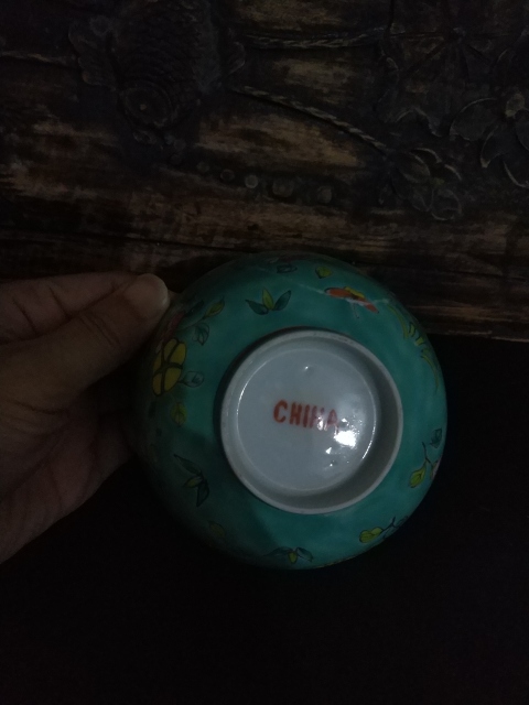 古玩陶瓷《已保真》民國松石綠釉花蝶紋粉彩碗拍賣，當前價格999元