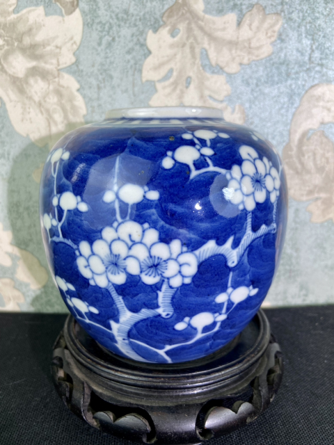 古玩陶瓷晚清光緒青花留白冰梅紋罐拍賣，當前價格1999元