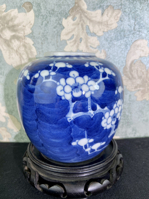 古玩陶瓷晚清光緒青花留白冰梅紋罐拍賣，當前價格1999元