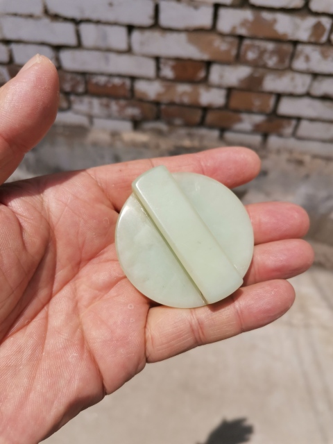 古玩玉器和田玉雕瑞獸腰帶穿拍賣,當前價格500元