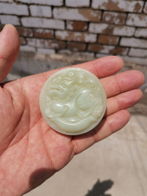 古玩玉器和田玉雕瑞獸腰帶穿拍賣,當前價格500元