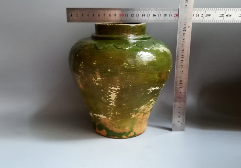 古玩陶瓷明代陽刻卷云紋綠釉罐拍賣,當前價格3800元