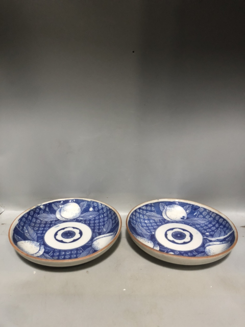 古玩陶瓷民國(guó)壽桃綿地紋青花盤拍賣，當(dāng)前價(jià)格220元